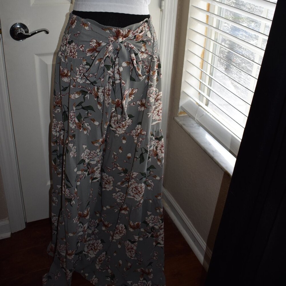 Boho floral pants with tie detail
